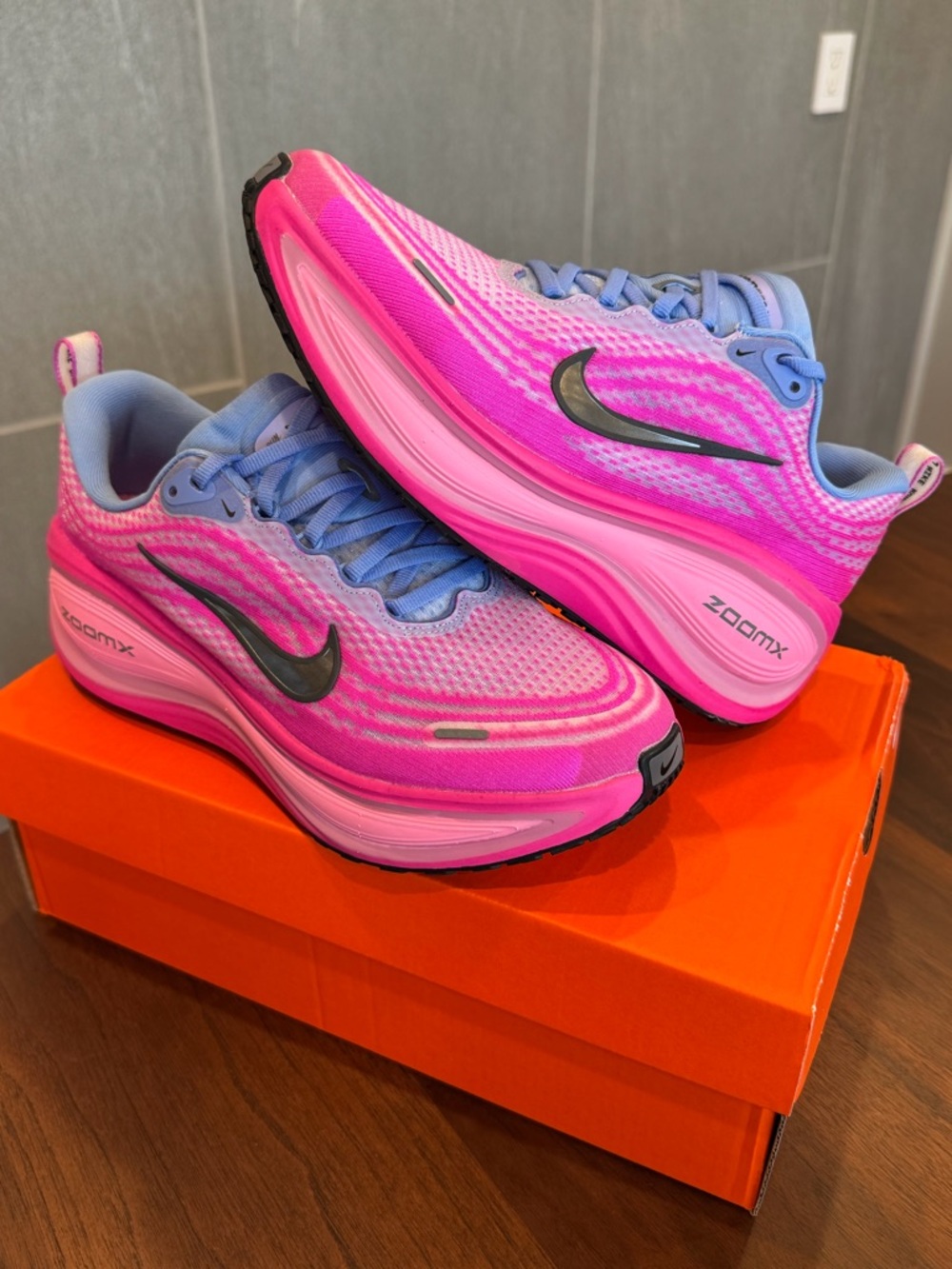 Women’s Nike Vomero Plus - Picture 2 of 5